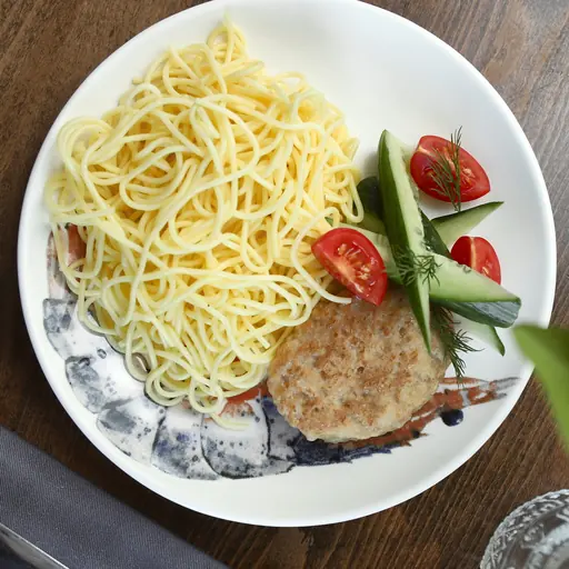 Куриная котлетка с яичной лапшой