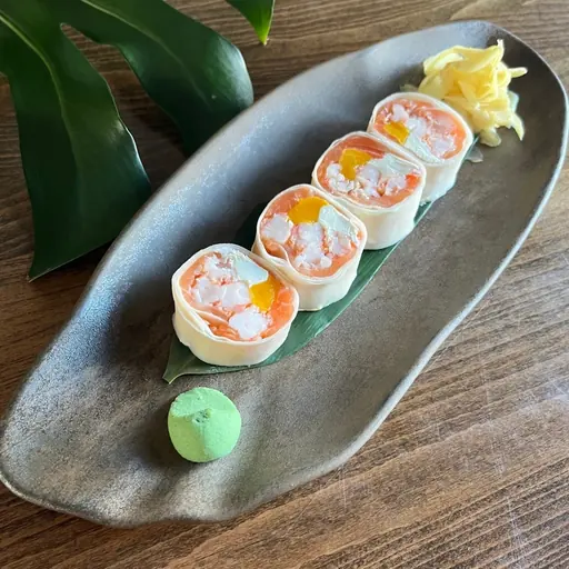 Сашими с креветкой, лососем и манго, 4 шт